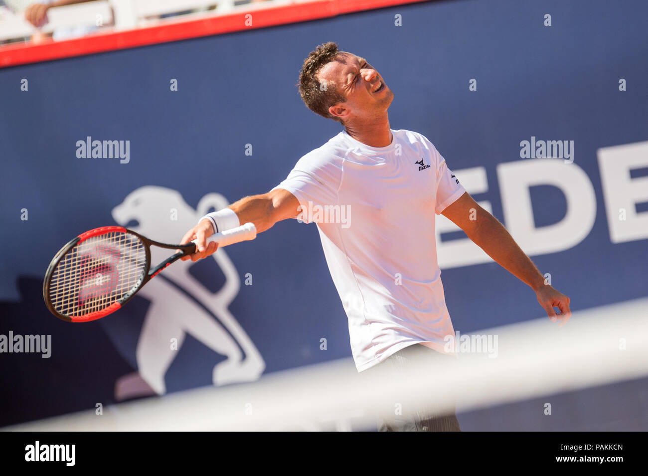 24 juillet 2018, Hambourg : Tennis ATP-Tour German Open, des célibataires, des hommes au Rothenbaum tennis stadium. Bassilashvili (Géorgie) vs Commentaires (Allemagne). De commentaires en provenance de l'Allemagne pendant le jeu. Commentaires étonnamment abandonné dans le premier tour. Photo : Daniel Bockwoldt/dpa Banque D'Images