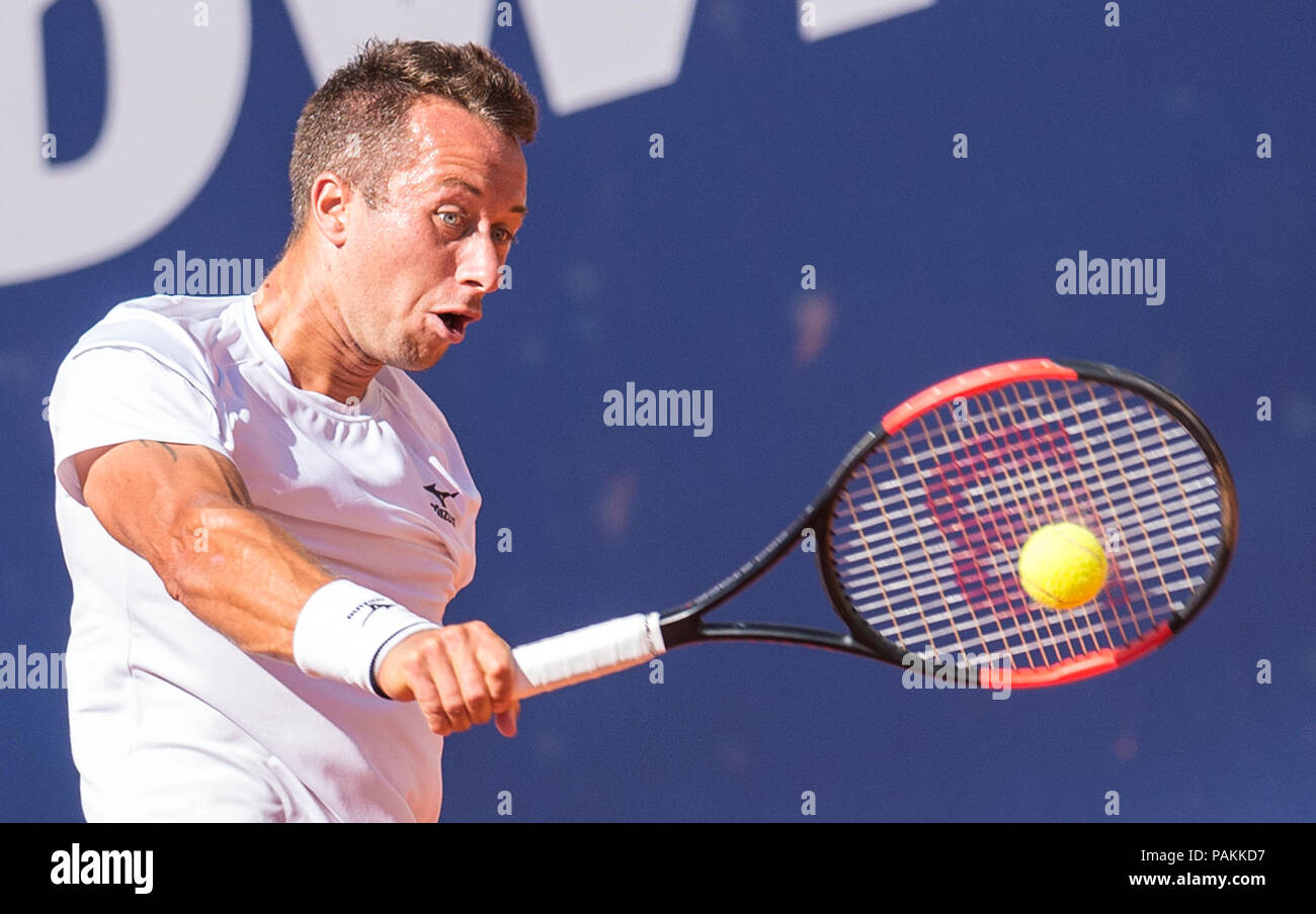 24 juillet 2018, Hambourg : Tennis ATP-Tour German Open, des célibataires, des hommes au Rothenbaum tennis stadium. Bassilashvili (Géorgie) vs Commentaires (Allemagne). De commentaires en provenance de l'Allemagne pendant le jeu. Commentaires étonnamment abandonné dans le premier tour. Photo : Daniel Bockwoldt/dpa Banque D'Images