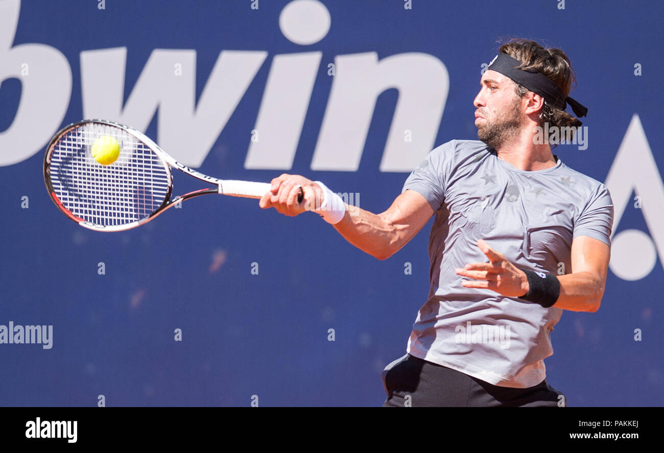 24 juillet 2018, Hambourg : Tennis ATP-Tour German Open, des célibataires, des hommes au Rothenbaum tennis stadium. Bassilashvili (Géorgie) vs Commentaires (Allemagne). Bassilashvili Nikolos à partir de la Géorgie pendant le jeu. La partie géorgienne a gagné 5:7, 6:1, 4:6. Photo : Daniel Bockwoldt/dpa Banque D'Images