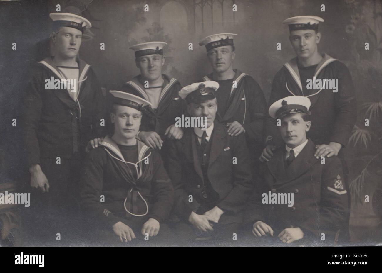 Vintage 1919 Photographie montrant les marins de la Marine royale britannique HMS Gunner Banque D'Images