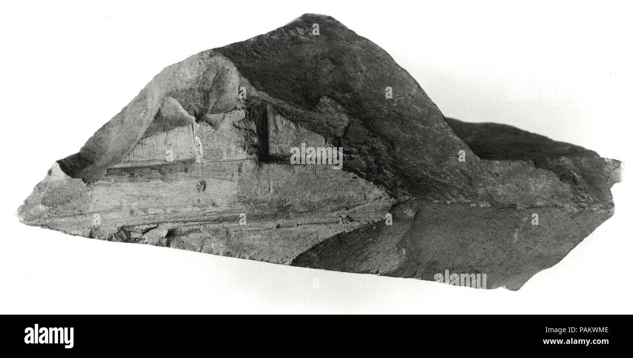 Fragment de relief. Dimensions : 6,2 x 15,8 x 9,4. Dynastie DYNASTIE : 26. Règne : règne de Psamtik I. Date : 664-610 B.C.. Musée : Metropolitan Museum of Art, New York, USA. Banque D'Images