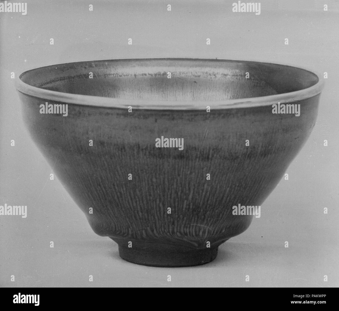 Bol. Culture : la Chine. Dimensions : H. 2 7/8 (7,3 cm) ; Diam. 4 7/8 in. (12,4 cm). Musée : Metropolitan Museum of Art, New York, USA. Banque D'Images