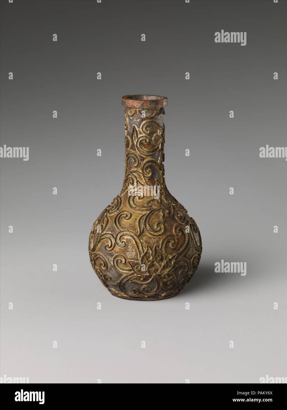 Vase. Culture : la Chine. Dimensions : H. 2 1/2 in. (6,4 cm). Date : du 19e siècle. Musée : Metropolitan Museum of Art, New York, USA. Banque D'Images