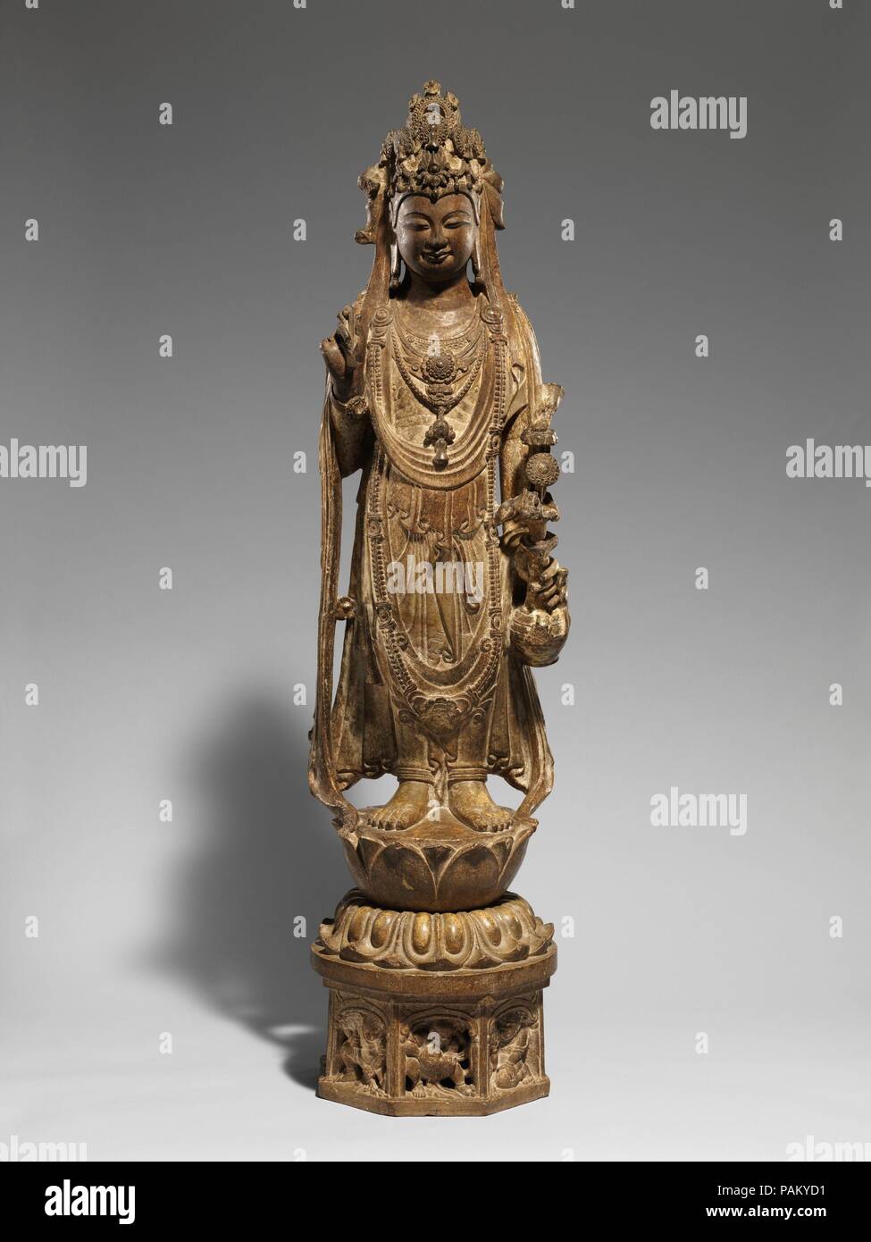 Bodhisattva Avalokiteshvara (Guanyin). Culture : la Chine. Dimensions : H. 39 2/3 in. (100,8 cm). Date : le style de la fin du 6ème-début 7ème siècle. Musée : Metropolitan Museum of Art, New York, USA. Banque D'Images