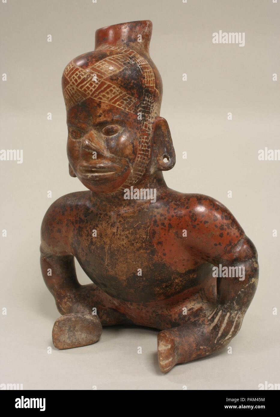 Bossu Figure navire. Culture : Colima. Dimensions : H. 12 x 1/4 x 1/4 9 W. D. 7 3/8 in. (31,2 x 23,5 x 18,7 cm). Date : 2ème-3ème siècle. Musée : Metropolitan Museum of Art, New York, USA. Banque D'Images