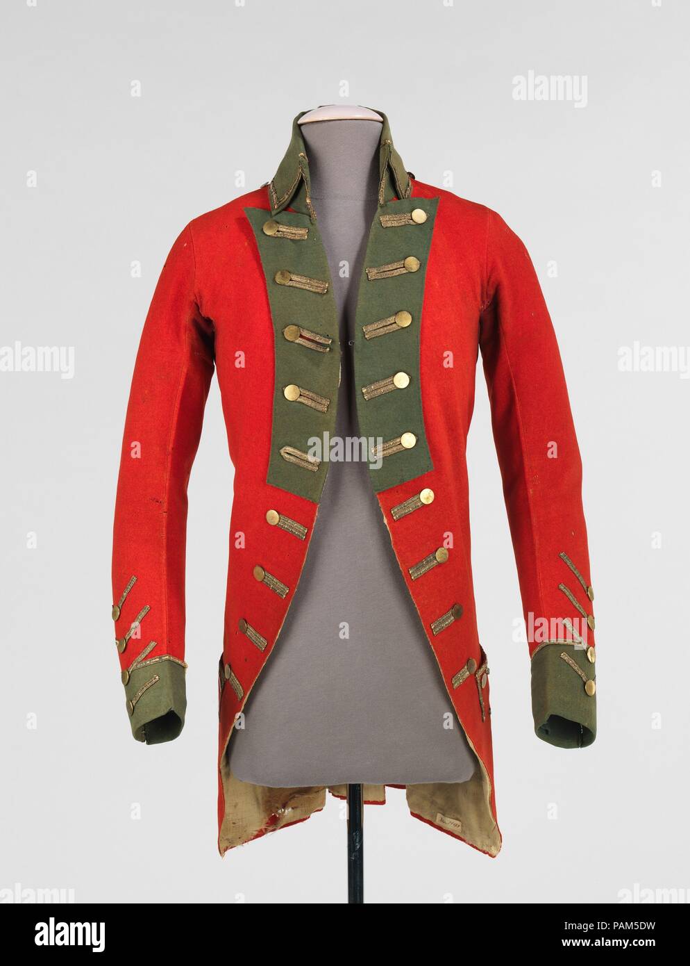 Manteau militaire. Culture : L'Américain. Date : 1775-1783. Cet exemple  d'une veste uniforme porté par un agent au cours de la révolution américaine  est entièrement faite main. Administré par le Colonel William