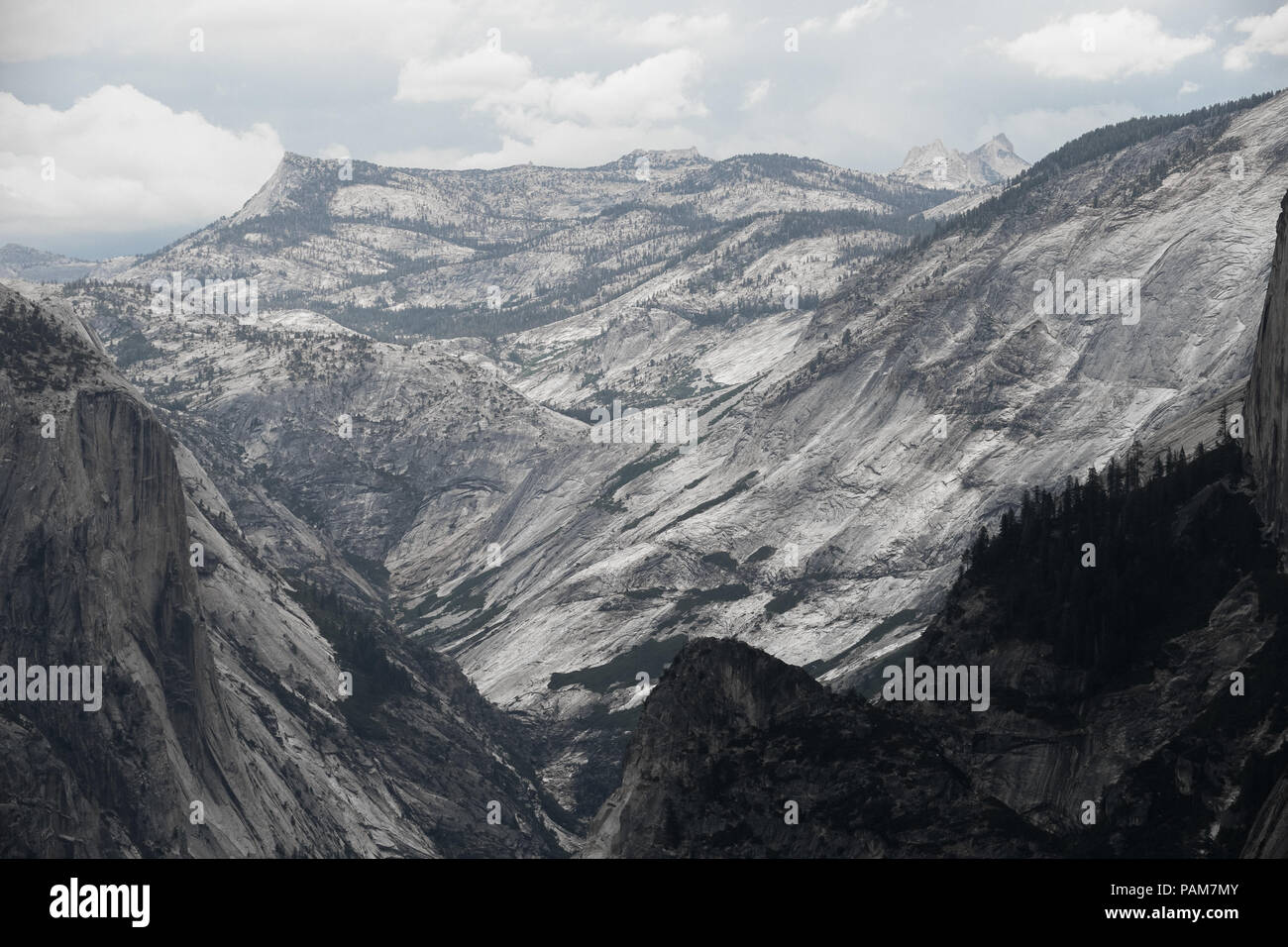Granit High Sierra Valley, avec vue sur le pic, et Tenaya Pics Echo - prises de Glacier Point (Wawona Road) - Yosemite National Park Banque D'Images