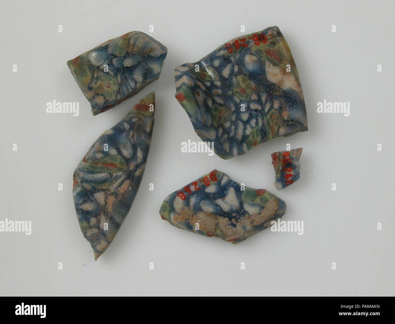 Des fragments de verre à partir d'un navire. Culture : le copte. Dimensions : Stockage (petri diam.) : 3 7/16 in. (8,8 cm). Date : 4ème au début du 5e siècle. Musée : Metropolitan Museum of Art, New York, USA. Banque D'Images