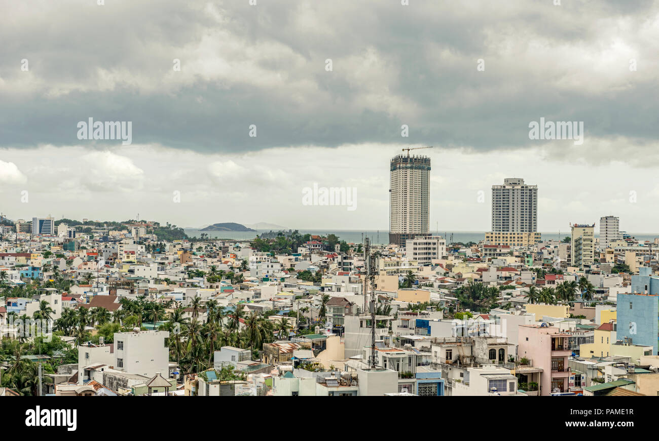 Une vue aérienne sur la ville de Nha Trang, la ville côtière et capitale de la province de Khánh Hòa, Vietnam. Banque D'Images