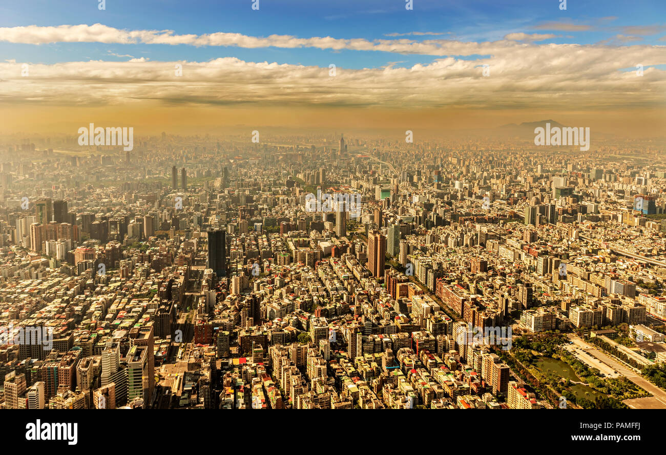 Vue panoramique sur la ville de Taipei à Taiwan comme vu à partir de la chambre 101 tour. Banque D'Images