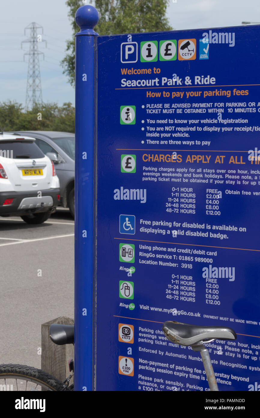 Oxford, Oxfordshire, UK. 23 juin 2018. Météo britannique. Consommateurs et aux touristes au parc seacourt park and ride dans la pittoresque ville de Oxford. Banque D'Images