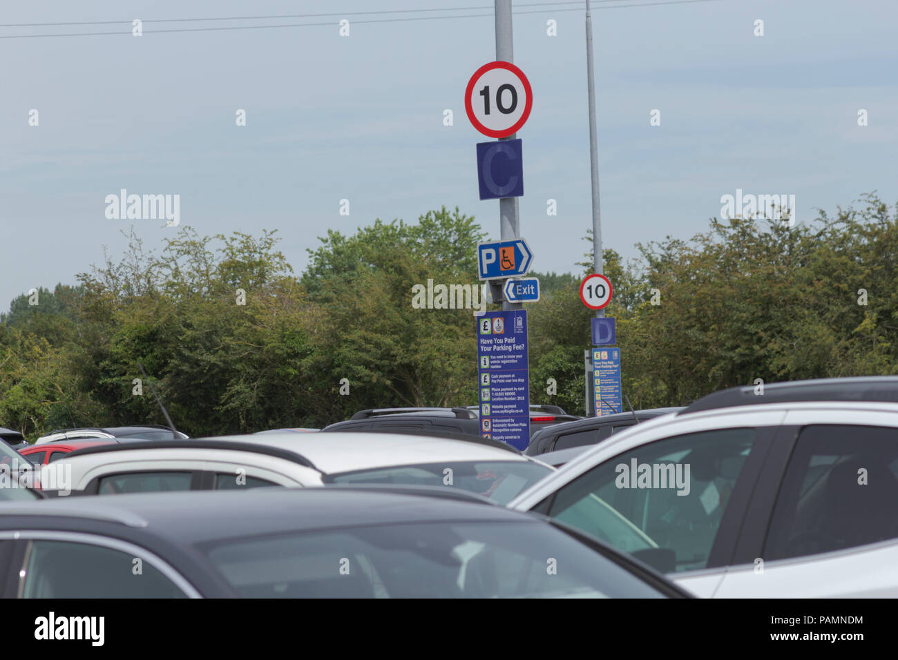 Oxford, Oxfordshire, UK. 23 juin 2018. Météo britannique. Consommateurs et aux touristes au parc seacourt park and ride dans la pittoresque ville de Oxford. Banque D'Images