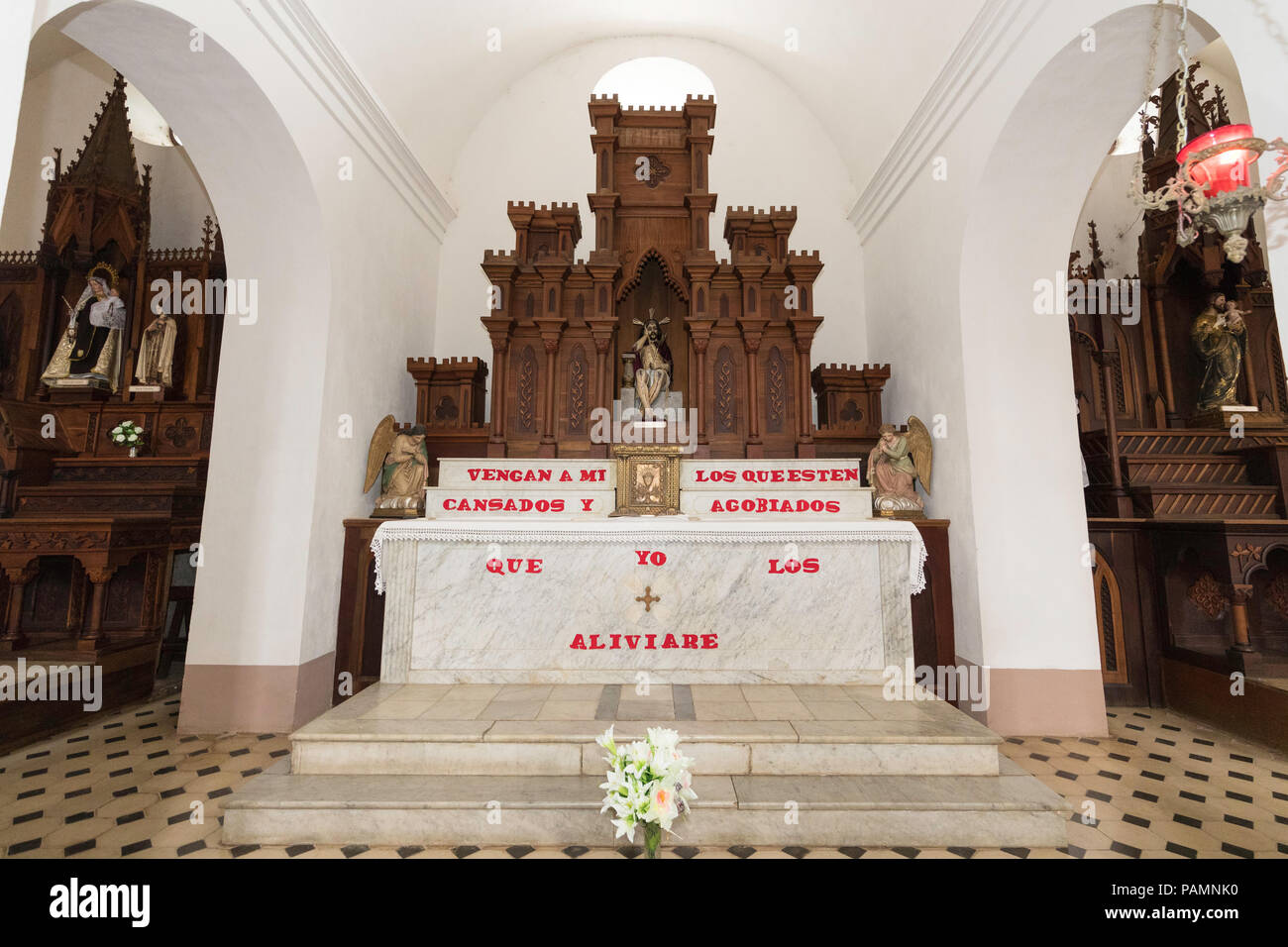 Vue de l'intérieur de l'église paroissiale de la Santisima dans le patrimoine mondial de l'Unesco ville de Trinidad, Cuba. Banque D'Images
