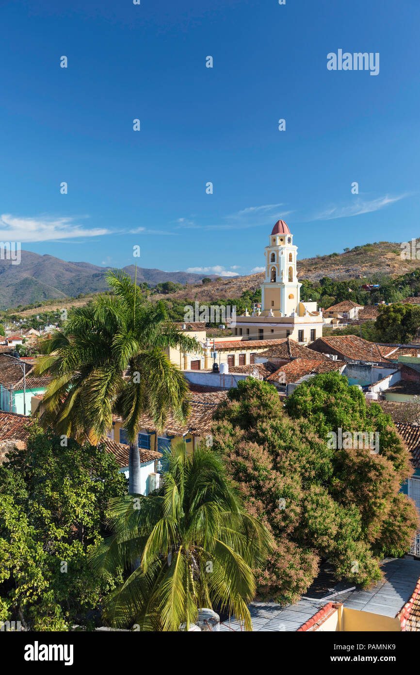 Le Convento de San Francisco et Plaza Mayor dans le patrimoine mondial de l'Unesco ville de Trinidad, Cuba. Banque D'Images