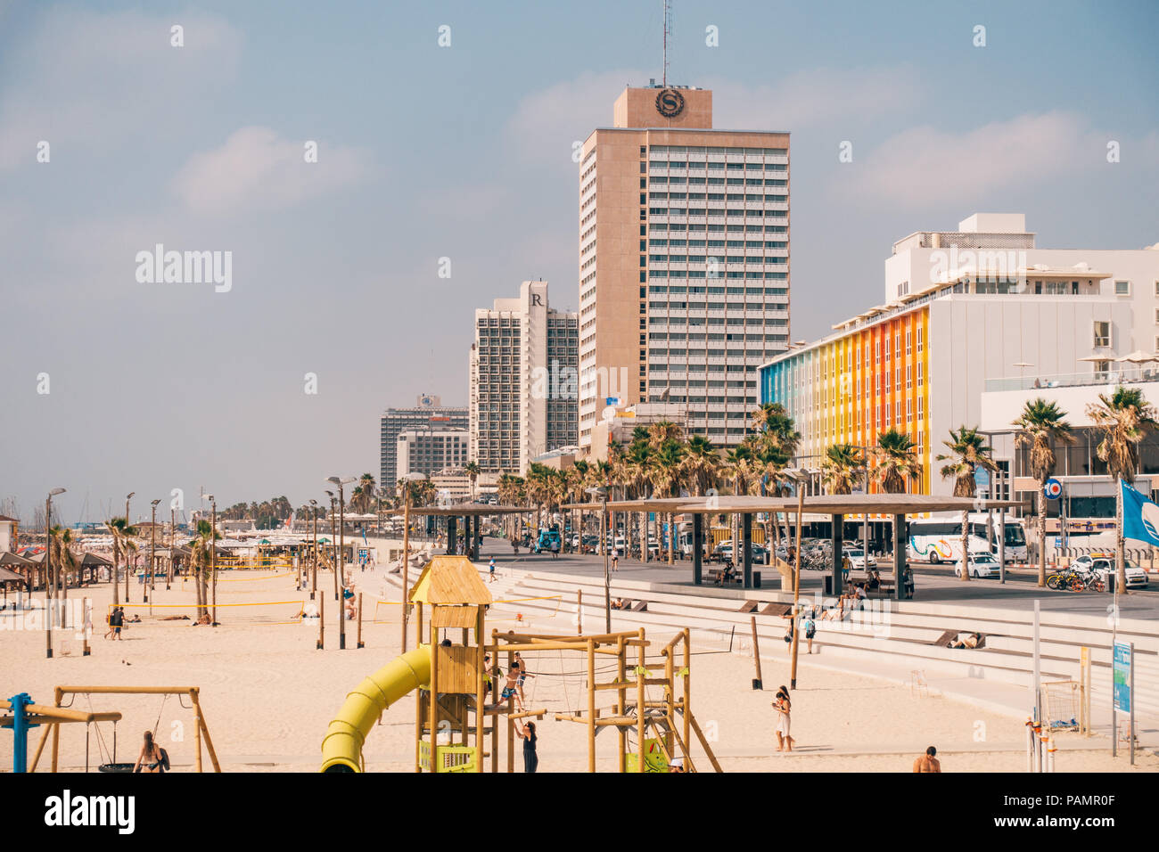 L'hôtel Dan, arc-en-ciel sur le front de mer de Tel Aviv, Israël Banque D'Images