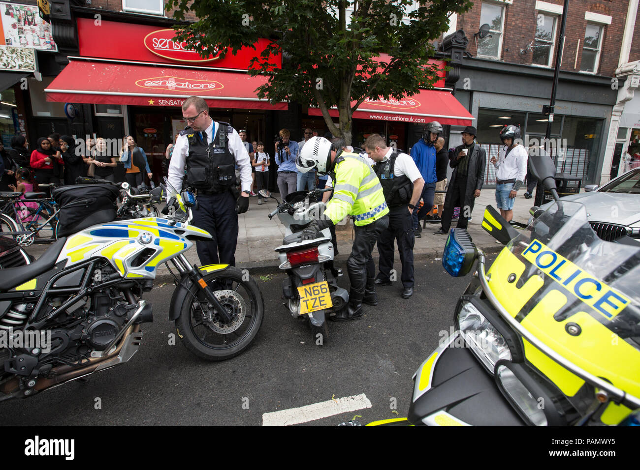 Venise l'opération, la Police Métropolitaine a crime cyclomoteur sur l'unité de recherche dans le centre de Londres pour lutter contre les criminels de cyclomoteurs dans la capitale, UK Banque D'Images