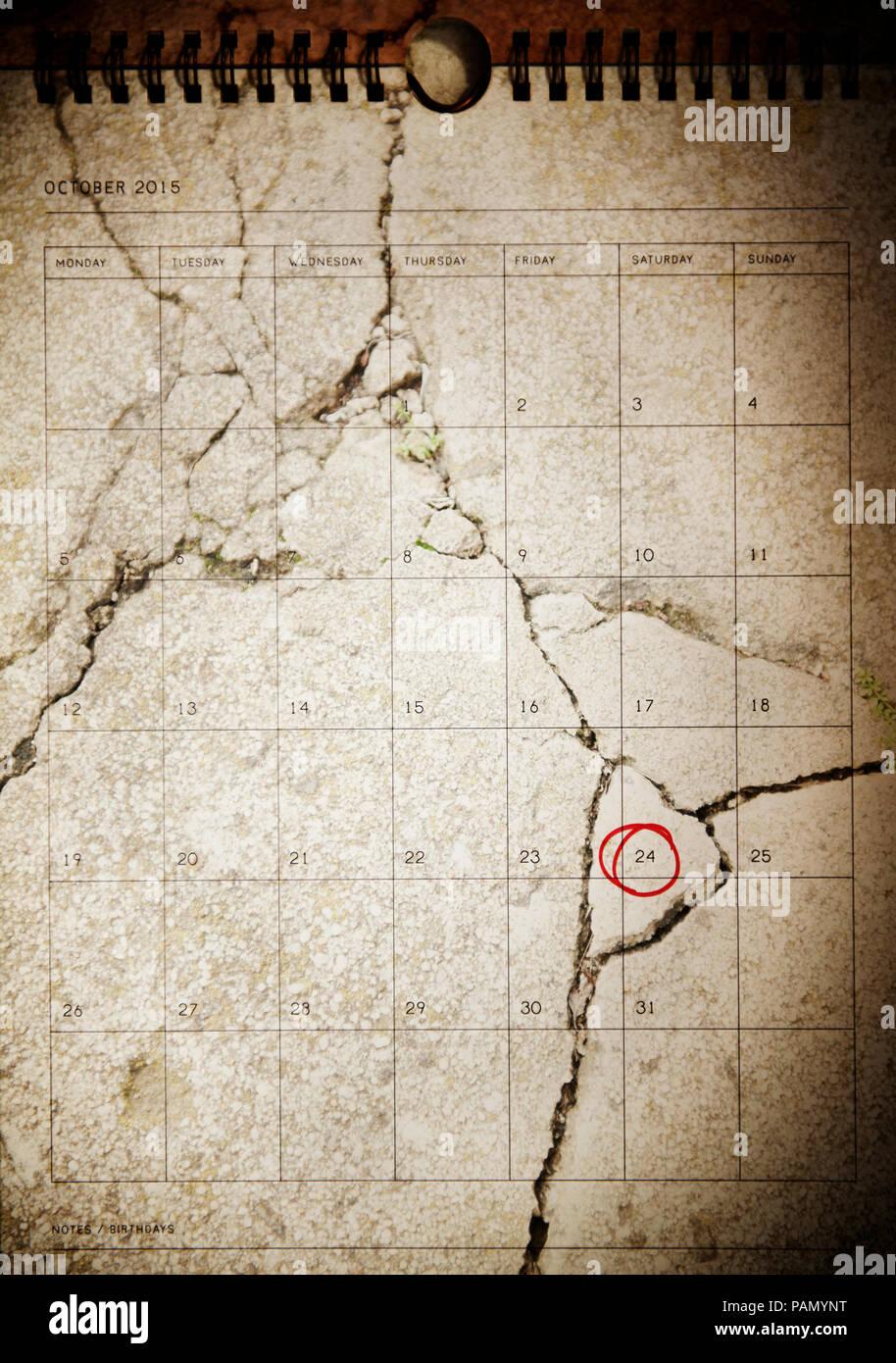Un calendrier de l'espèce d'octobre 2015 avec la 24ème entouré en rouge marqueur. Et les fissures menant à et en mettant en lumière ce jour-là. Une mauvaise journée. Banque D'Images