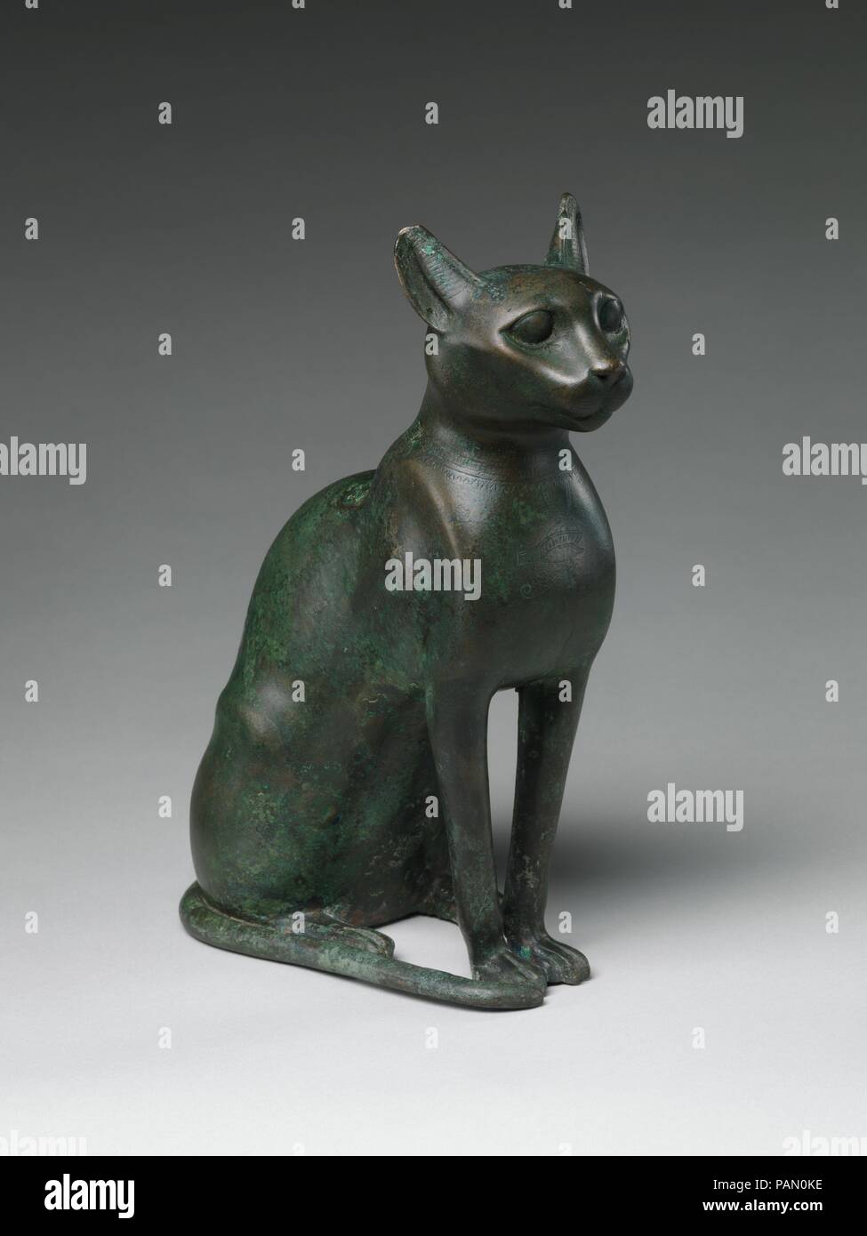 Statuette De Chat Destine A Contenir Un Chat Momifie Dimensions H Y Compris Les Tenons 32 Cm 12 5 8 Po W 11 9 4 De 11 16 D 23 3 Cm 9