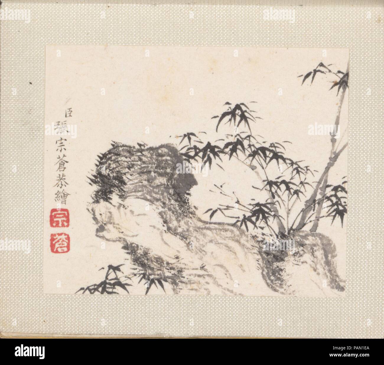 Paysages miniatures. Artiste : Zhang Zongcang (Chinois, 1686-1756). Culture : la Chine. Dimensions : 1 7/16 x 1 3/4 in. (3,7 x 4,4 cm). Date : 1751-54 datables. Ce petit album a été faite pour l'inclusion dans une "boîte à trésor", l'un des récipients élaborés d'objets précieux qui étaient favoris de l'empereur Qianlong (r. 1736-95) de la dynastie des Qing (1644-1911). Albums ont été particulièrement bien placé pour satisfaire l'amour de Qianlong de miniatures, mais Zongcang la cour des peintres comme Zhang étaient également tenus de produire de minuscules pour handscrolls boîtes au trésor. Musée : Metropolitan Museum of Art, New York, USA. Banque D'Images