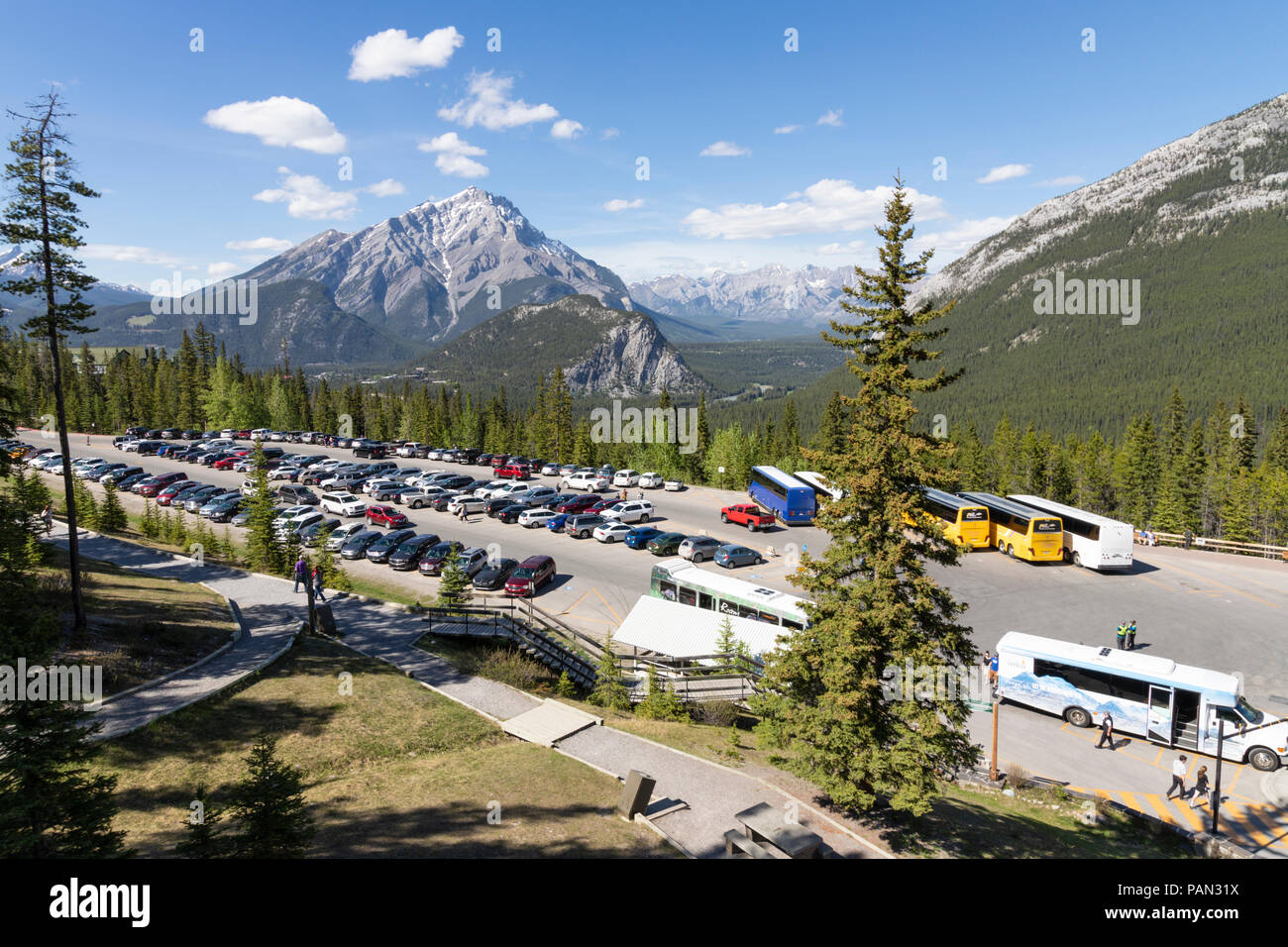 Le parking de l'Banff Gondola (prises de la télécabine) dans les montagnes Rocheuses, Banff, Alberta, Canada Banque D'Images