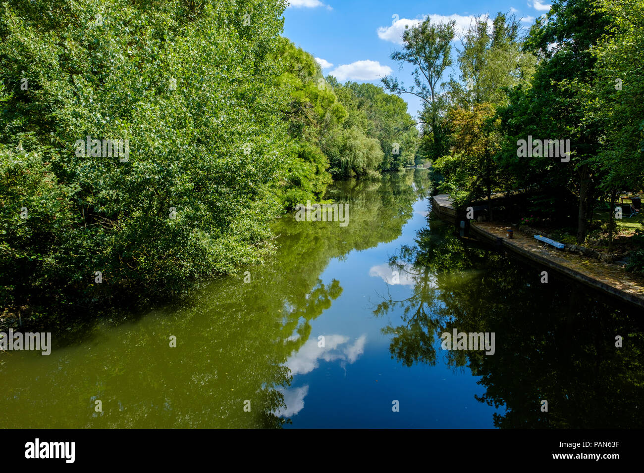 Le fleuve de la Somme, dans le nord de la France Banque D'Images