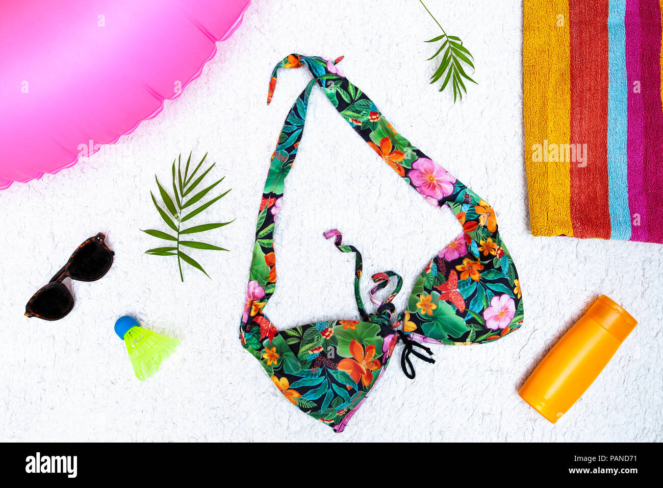 Style De Vacances Carte Postale Concept Avec Copie Vierge De Texte Espace Et Accessoires De Plage D Ete Photo Stock Alamy