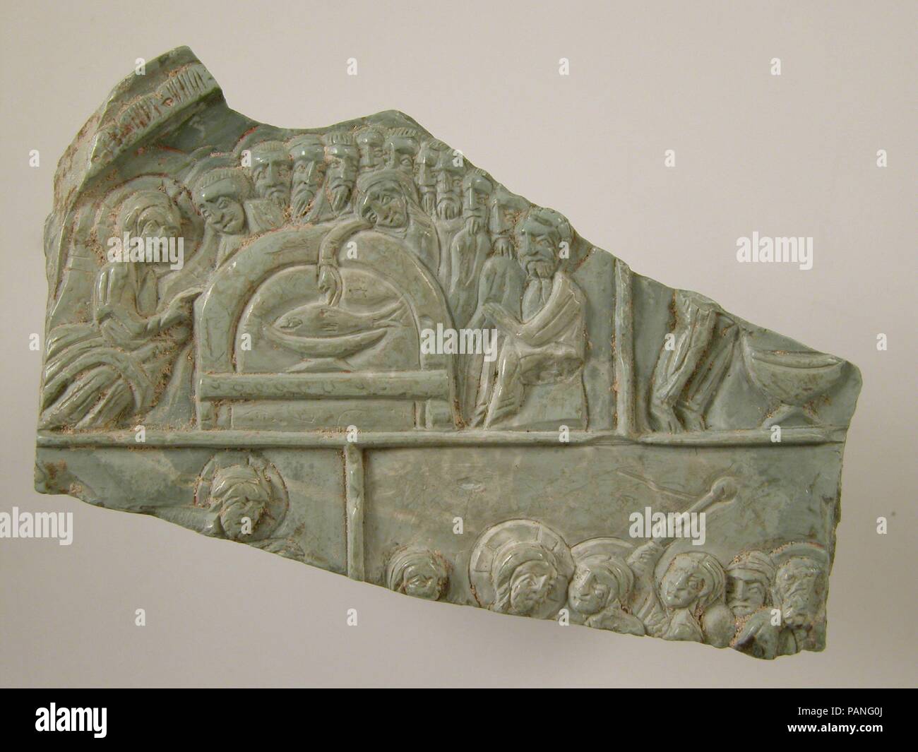 Fragment d'une icône avec des scènes de la vie du Christ. Culture : Byzantine. Dimensions : hors tout : 1 3/4 x 2 11/16 x 1/2 in. (4,4 x 6,9 x 1,2 cm). Date : le 12e siècle. Plus de détails sur ce fragment nous permettent d'identifier les événements de la vie de Christ. À partir de la gauche : la Dernière Cène, le Lavement des pieds ; l'agonie dans le jardin, et le baiser de Judas et l'Arrestation du Christ par des soldats romains. Musée : Metropolitan Museum of Art, New York, USA. Banque D'Images