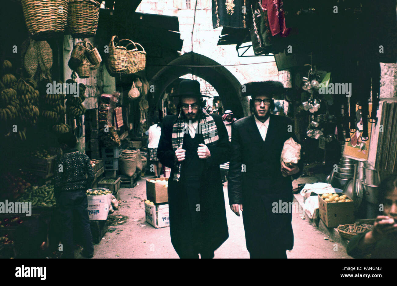 Les juifs hassidiques, marché de la vieille ville, Jérusalem, Israël Banque D'Images