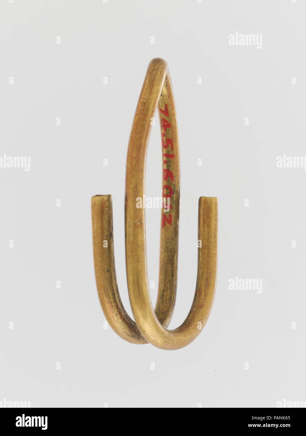 Spirale d'or. La culture chypriote :. Dimensions : Longueur : 1 1/4 in. (3,1 cm). Date : ca. 1600-1100 av. J.-C.. D'un fil avec un tour. Musée : Metropolitan Museum of Art, New York, USA. Banque D'Images