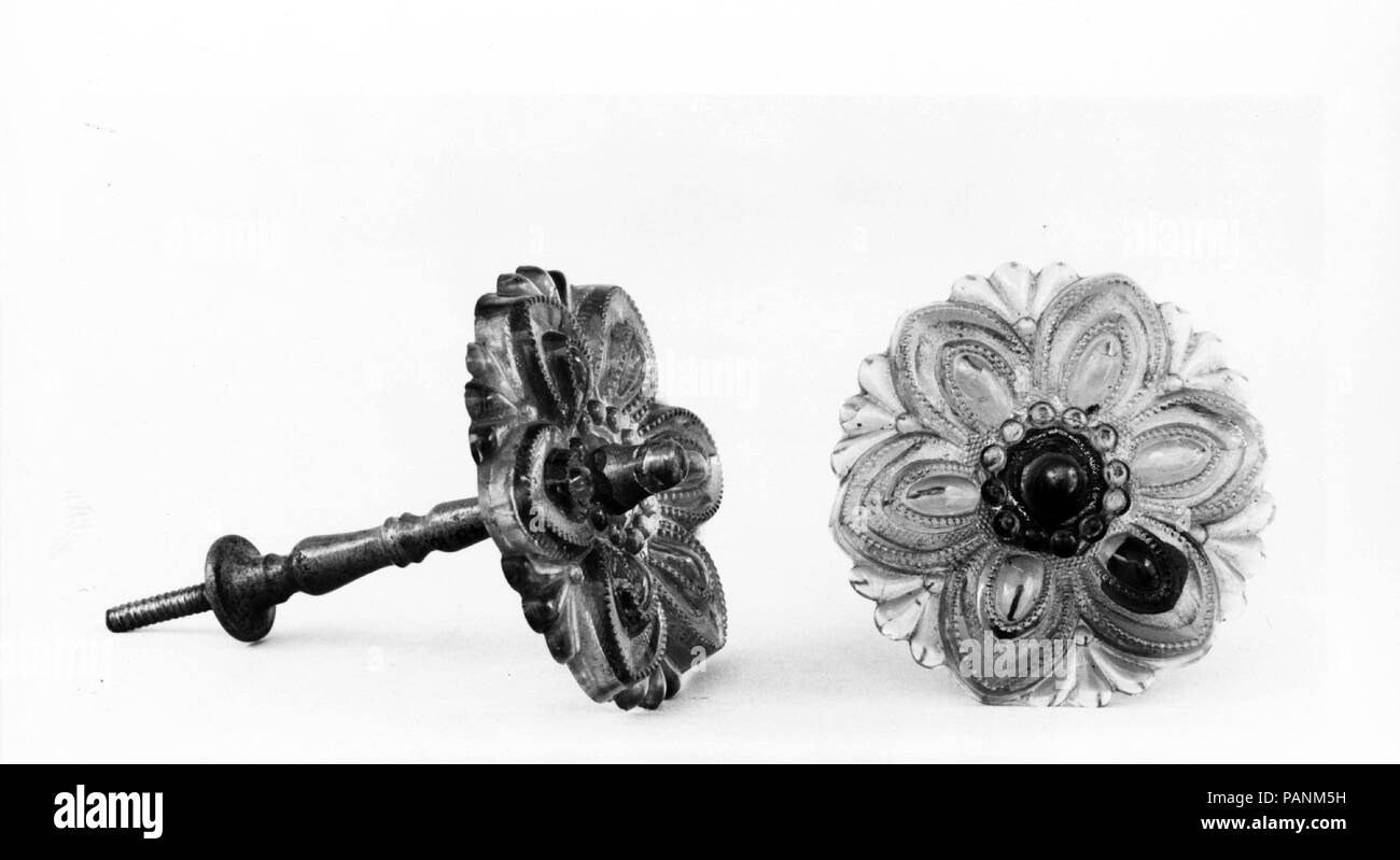 Bouton de rideau. Culture : L'Américain. Dimensions : H. 5 1/4 in. (13,3 cm) ; Diam. 3 in. (7,6 cm). Date : 1830-60. Musée : Metropolitan Museum of Art, New York, USA. Banque D'Images