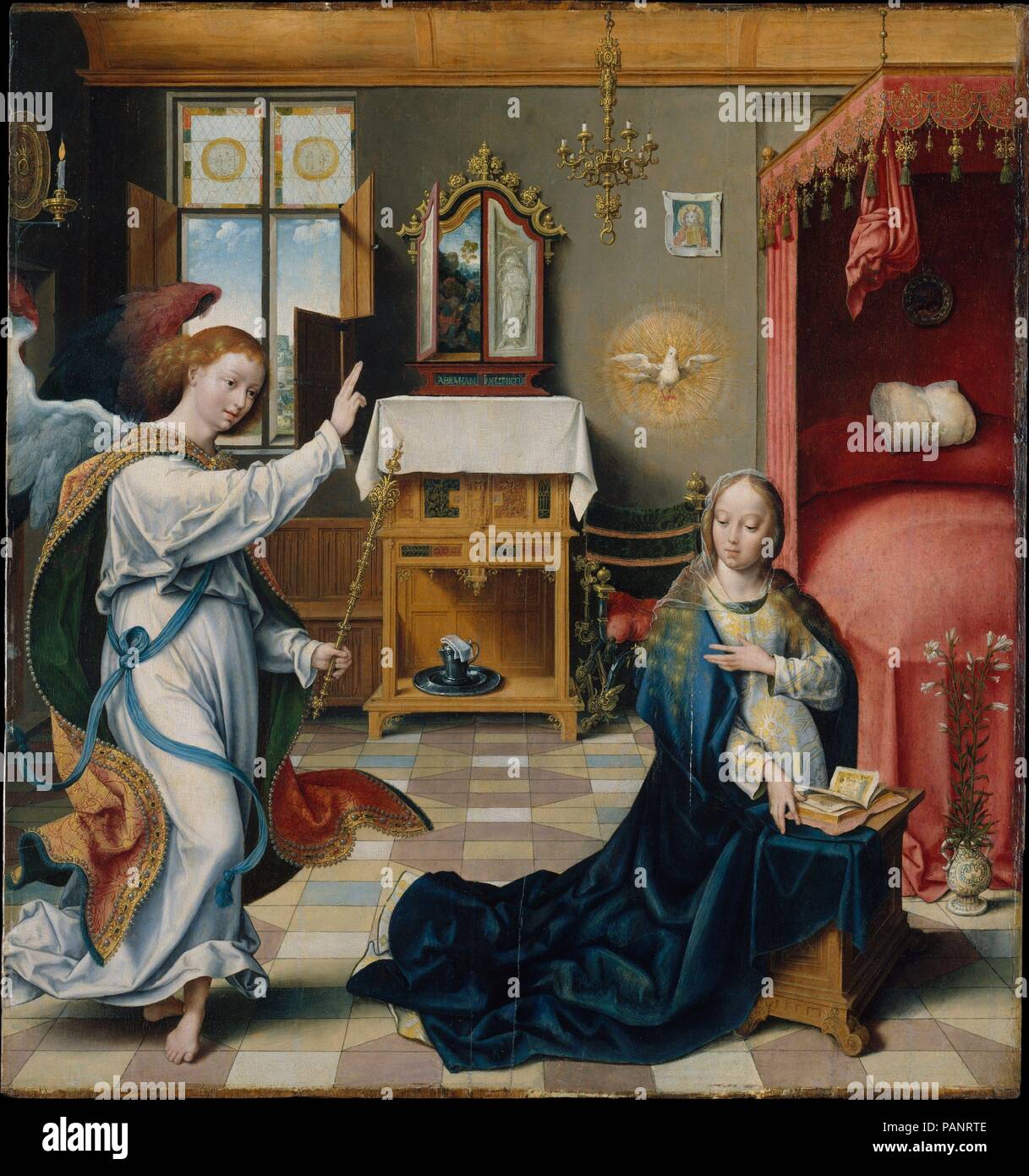 L'Annonciation. Artiste : Joos van Cleve Cleve, Russisch (ca. 1485-1540/41 Anvers). Dimensions : 34 x 31 1/2 in. (86,4 x 80 cm). Date : ca. 1525. Gabriel et Marie sont présentés dans un intérieur richement meublées qui aurait été familier aux téléspectateurs du xvie siècle. Cependant, la plupart des objets, disposés discrètement à l'intérieur de la chambre, faire un sens symbolique. Le retable et la gravure sur le mur, par exemple, montrent que les prophètes de l'Ancien Testament Nouveau Testament prefigurations de thèmes. Influencé par l'art italien, Joos ouverts un nouveau canon de la beauté, un nouveau répertoire de rhétorique Banque D'Images