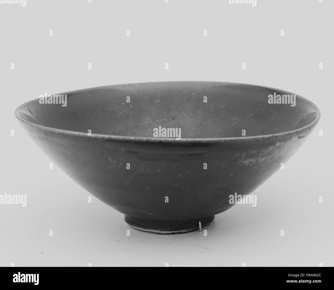 Bol. Culture : la Chine. Dimensions : diam. 4 1/2 in. (11,4 cm). Date : 11ème et 12ème siècle. Musée : Metropolitan Museum of Art, New York, USA. Banque D'Images