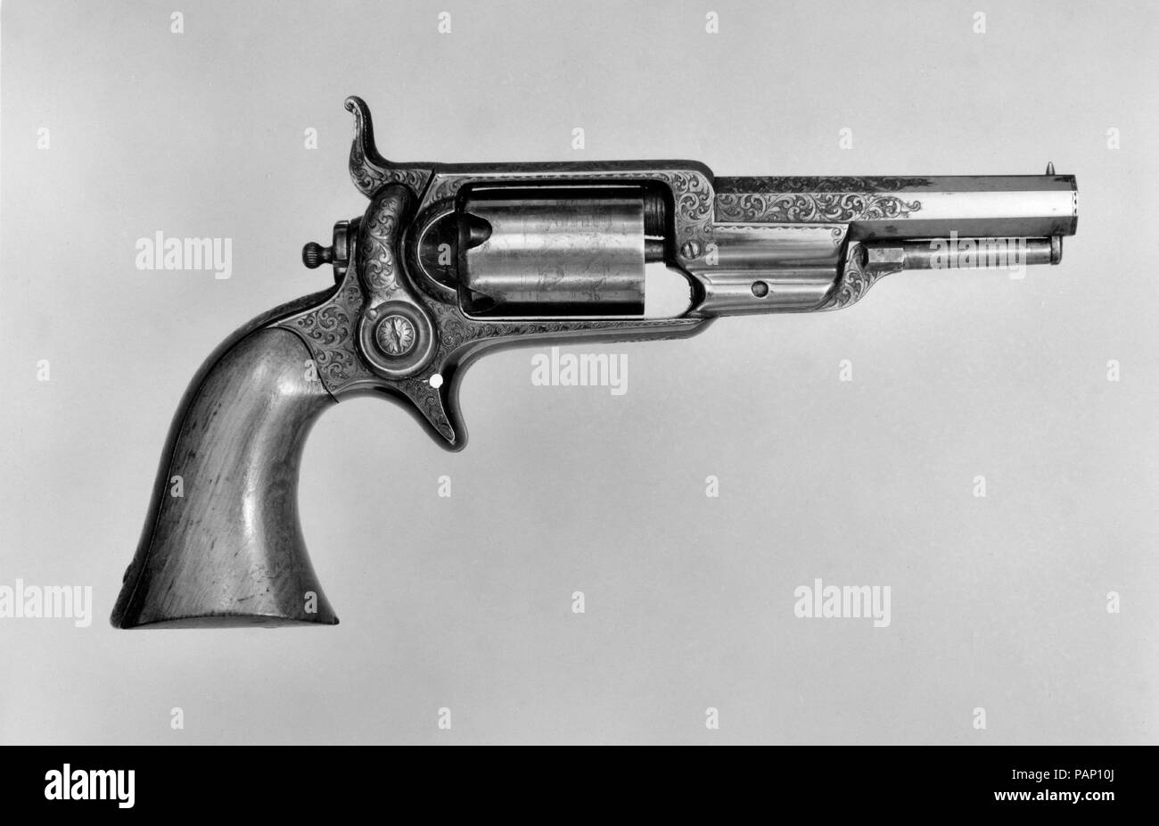 Modèle Colt 1855 Pocket Revolver à percussion, n° de série 4460, avec étui et accessoires. Culture : American, Hartford, Connecticut. Dimensions : L. 7 7/8 in. (19,99 cm) ; L. de baril 3 1/2 in. (8,89 cm) ; Cal. .28 dans. (7 mm) ; Cas 9 3/8 x 5 3/4 x 1 7/8 in. (23,8 x 14,61 x 4,75 cm) ; L.-clé de tournevis 3 1/4 in. (8,26 cm) ; plus grande clé de W.-tournevis 1 3/8 in. (3,48 cm) ; L. d'apprêt 4 5/8 in. (11,73 cm) ; plus grande W. de primer 2 in. (5,08 cm) ; L. de moules à balles 4 3/8 in. (11,1 cm). Fabricant : Samuel Colt (American, Hartford, Connecticut 1814-1862). Date : 1855. Ce revolver a été pr Banque D'Images