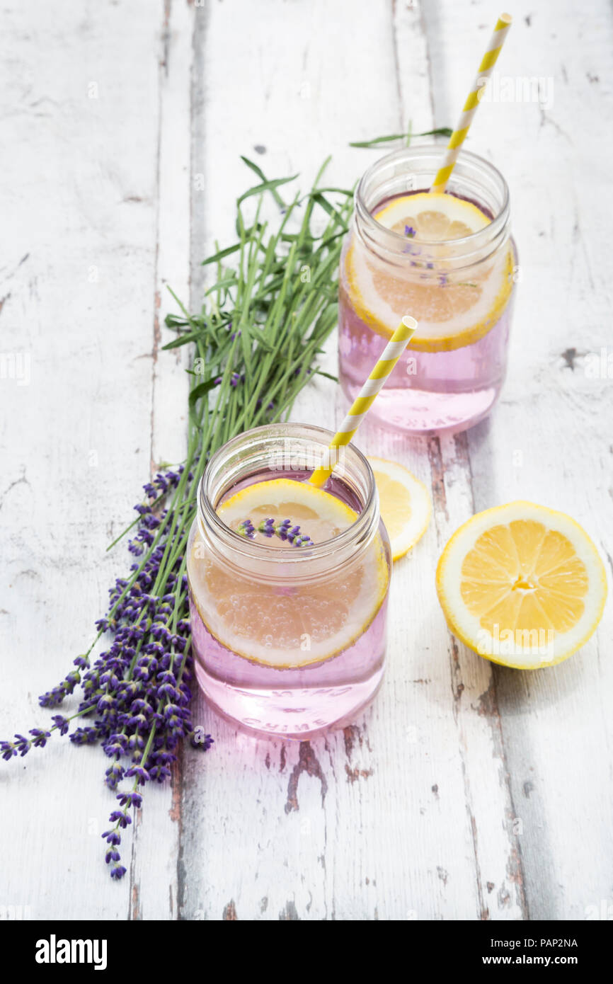 La lavande fait maison avec du citron limonade Banque D'Images
