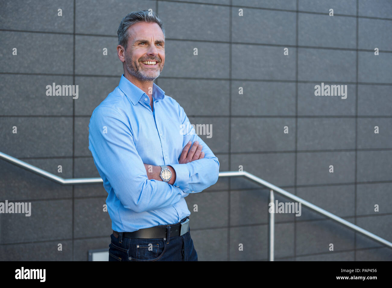 Portrait of content businessman wearing light blue shirt Banque D'Images