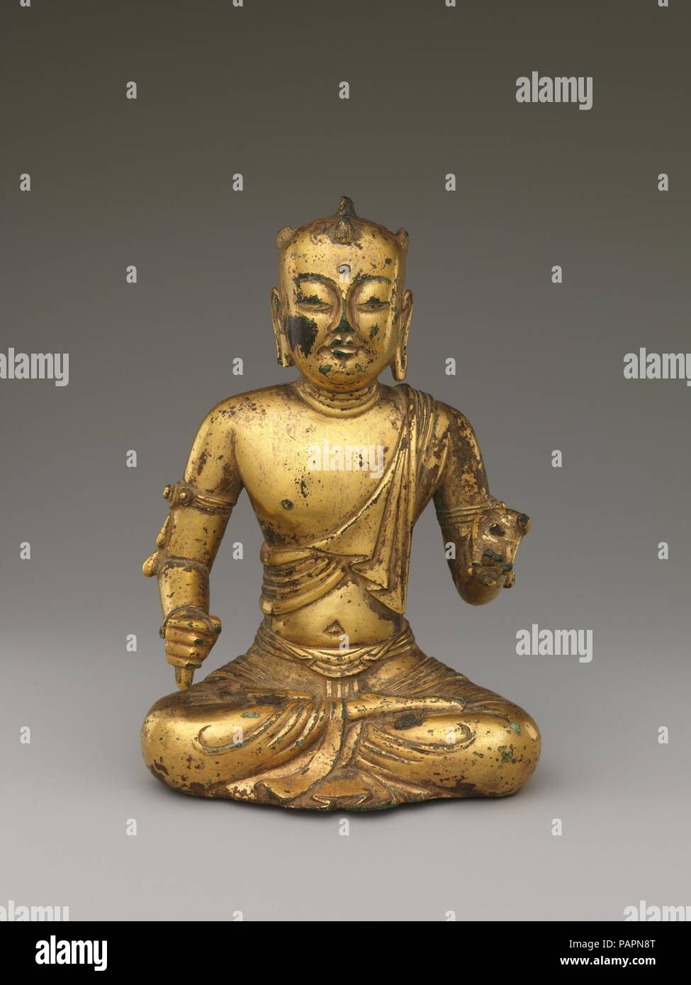 Manjushri, le Bodhisattva de la Sagesse, avec cinq noeuds de cheveux (wuji)  Wenshu. Culture : la Chine. Dimensions : H. 6 1/4 in. (15,9 cm) ; W. 4 1/4  in. (10,8 cm) ;
