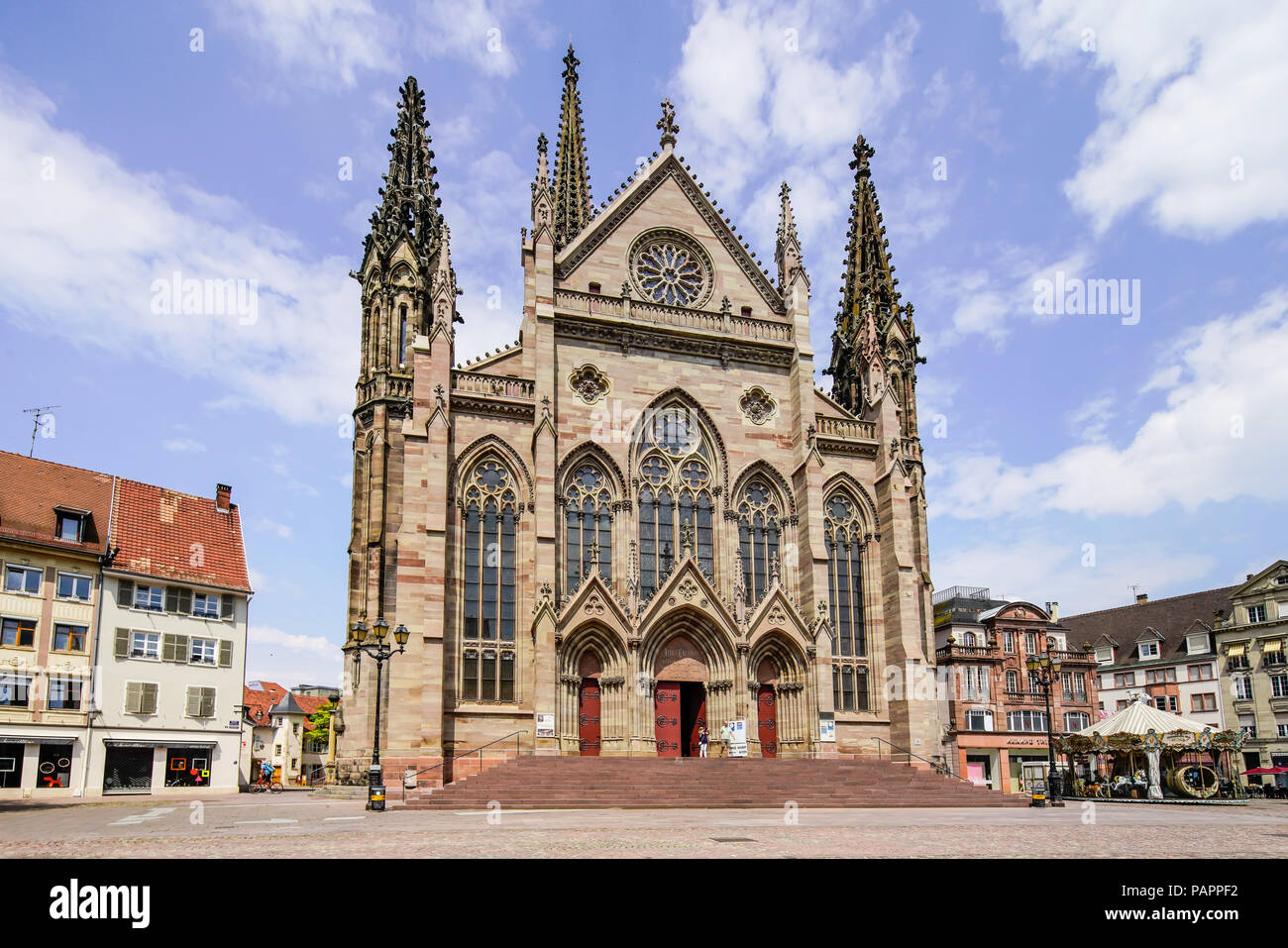 La cathédrale de Mulhouse par place du marché à Mulhouse, Alsace, France. Banque D'Images