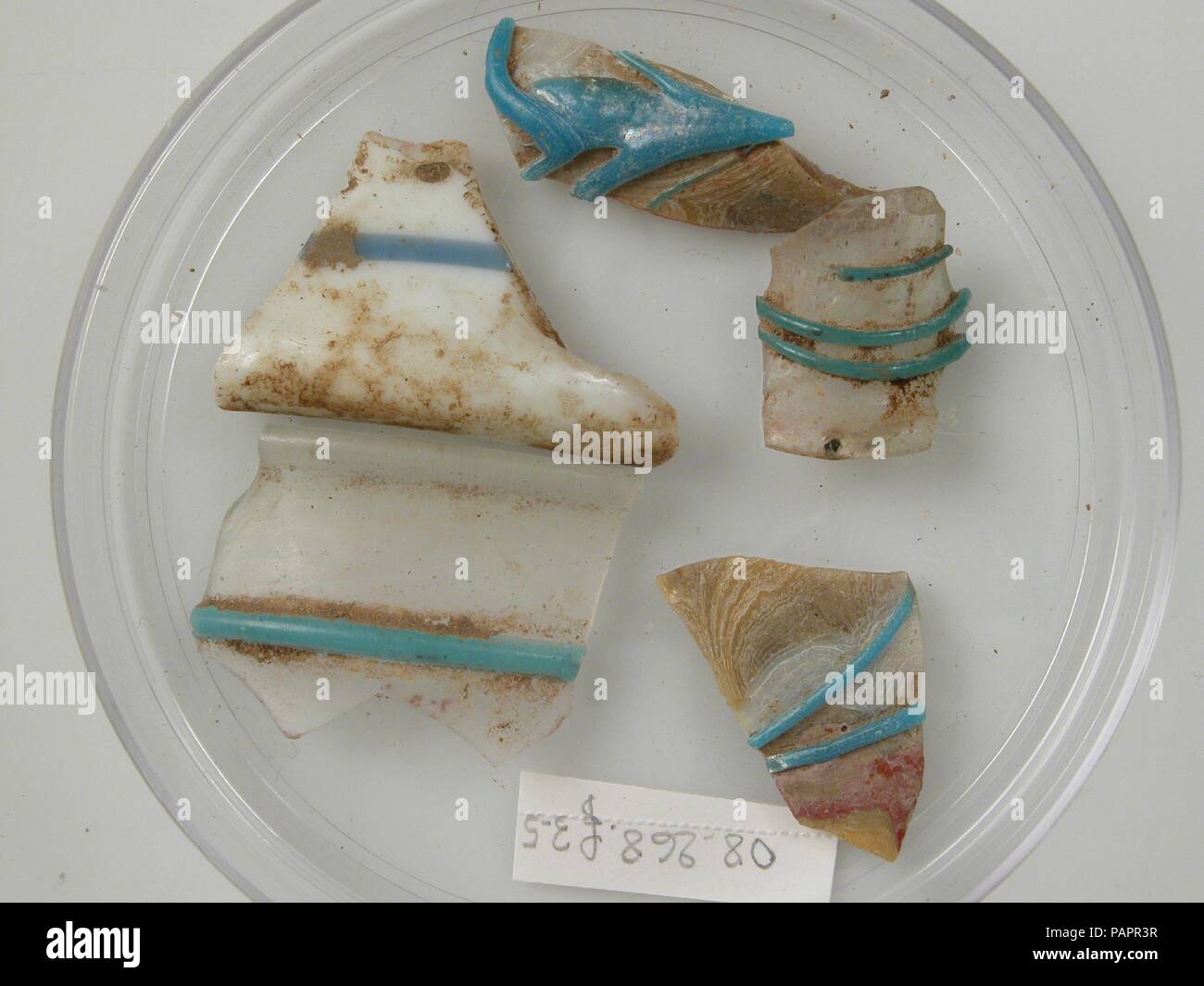 Des fragments de verre. Culture : le copte. Dimensions : Stockage (petri diam.) : 3 1/2 in. (8,9 cm). Date : 4ème au début du 5e siècle. Musée : Metropolitan Museum of Art, New York, USA. Banque D'Images