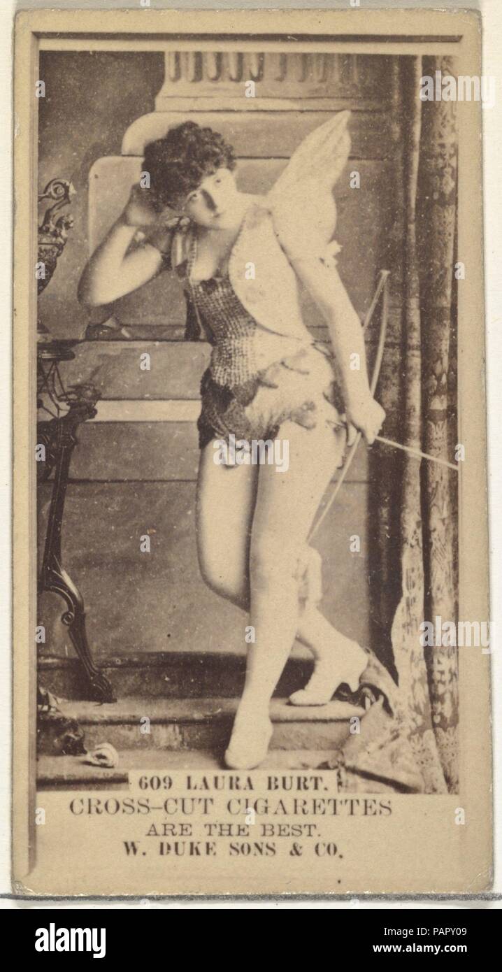 Numéro de carte 609, Laura Burt, acteurs et actrices de la série (N145-3) émis par le duc Sons & Co. pour promouvoir Cross cut Cigarettes. Fiche Technique : Dimensions : 2 11/16 × 1 3/8 in. (6,8 × 3,5 cm). Editeur : Publié par W. Duc, Sons & Co. (New York et Durham, N.C.). Date : 1880. Les cartes commerciales de l'ensemble 'Acteurs et Actrices' (N145-3), publié dans les années 1880 par W. Duc Sons & Co. pour promouvoir Cross cut Cigarettes. Il y a huit sous-ensembles de la série N145. Sport divers sous-ensembles différents modèles de cartes et aussi promouvoir différentes marques de tabac représenté par W. Duc Fils & Company. Cette carte est de la th Banque D'Images