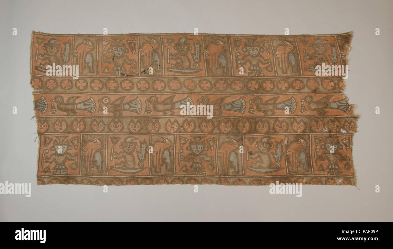 De Bord. Culture : Chancay. Dimensions : H x L : 27 1/8 x 59 1/2 in. (68,9 x 151,1 cm). Date : 1100-1400. Textile" poids relativement léger leur permet d'être déplacé facilement dans toute la région andine, résultant en une grande partie de l'imagerie commune dans le centre et au nord des côtes du Pérou dans la période qui a précédé l'Empire Inca. Les motifs de ce panneau, associée à la culture Chancay, les voisins du sud de l', Chimú sont étroitement liés à la riche imagerie maritime qui occupe une place importante dans l'ornement d'architecture et dessins textiles associés à Chan Chan. Musée : Metropolitan Museum o Banque D'Images