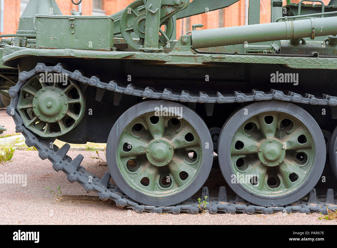 Caterpillar réservoir la voie avec roues. Matériel militaire moderne. Banque D'Images