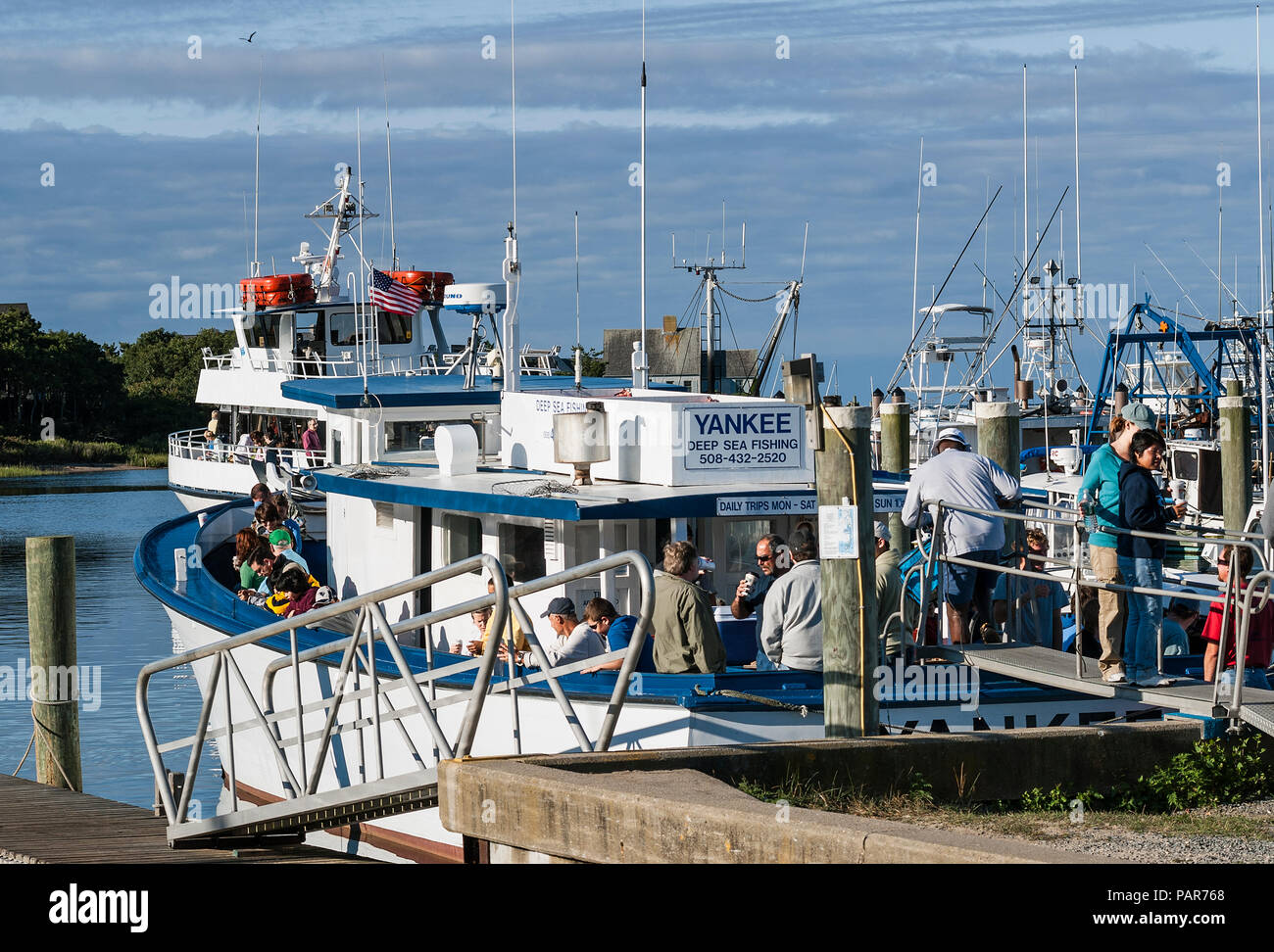 Bateau d'excursion de pêche en haute mer dans le port de Harwich, Saquatucket, Cape Cod, Massachusetts, États-Unis. Banque D'Images