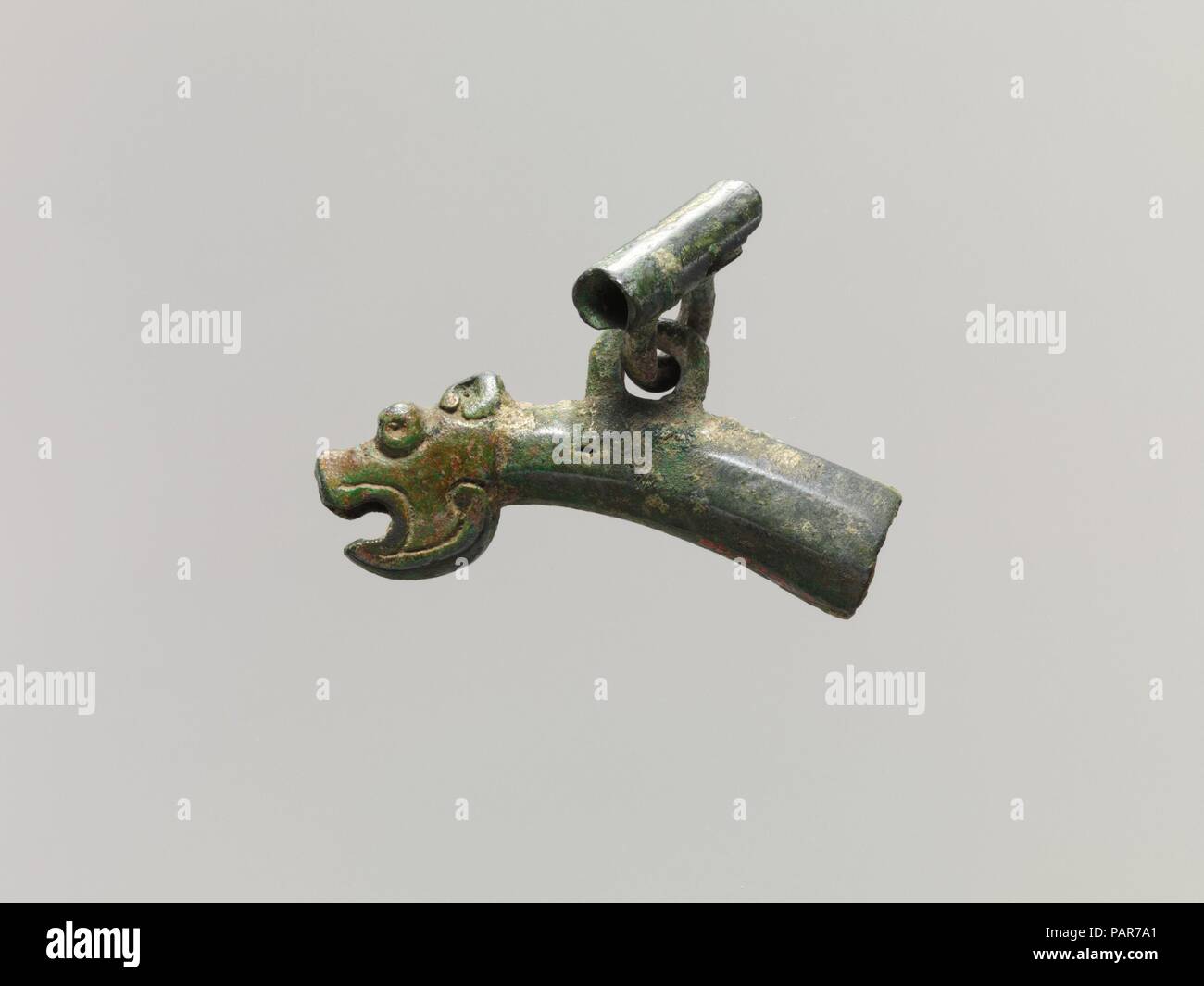 Fin du pôle. Culture : la Chine. Dimensions : L. 1 15/16 in. (4,9 cm) ; W. 1 3/8 in. (3,5 cm) ; Diam. En 15/32. (4,9 cm). Musée : Metropolitan Museum of Art, New York, USA. Banque D'Images