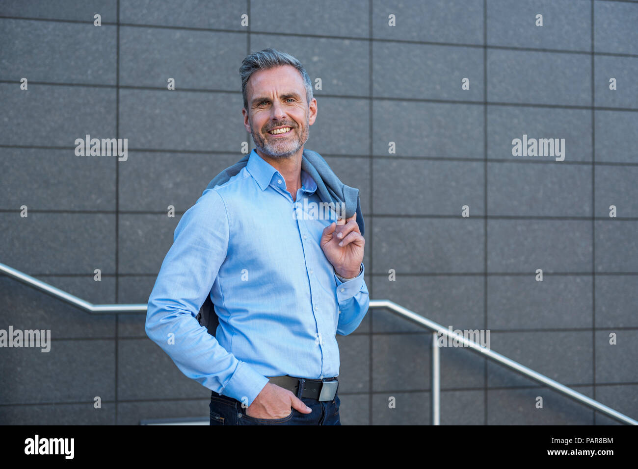 Portrait of content businessman wearing light blue shirt Banque D'Images