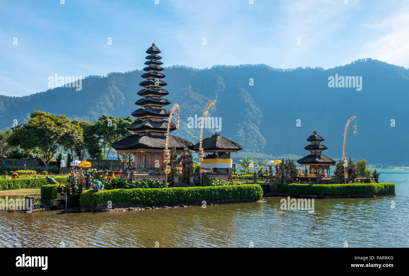 L'eau bouddhiste temple Pura Ulun Danu Bratan, le lac Bratan, Bali, Indonésie Banque D'Images