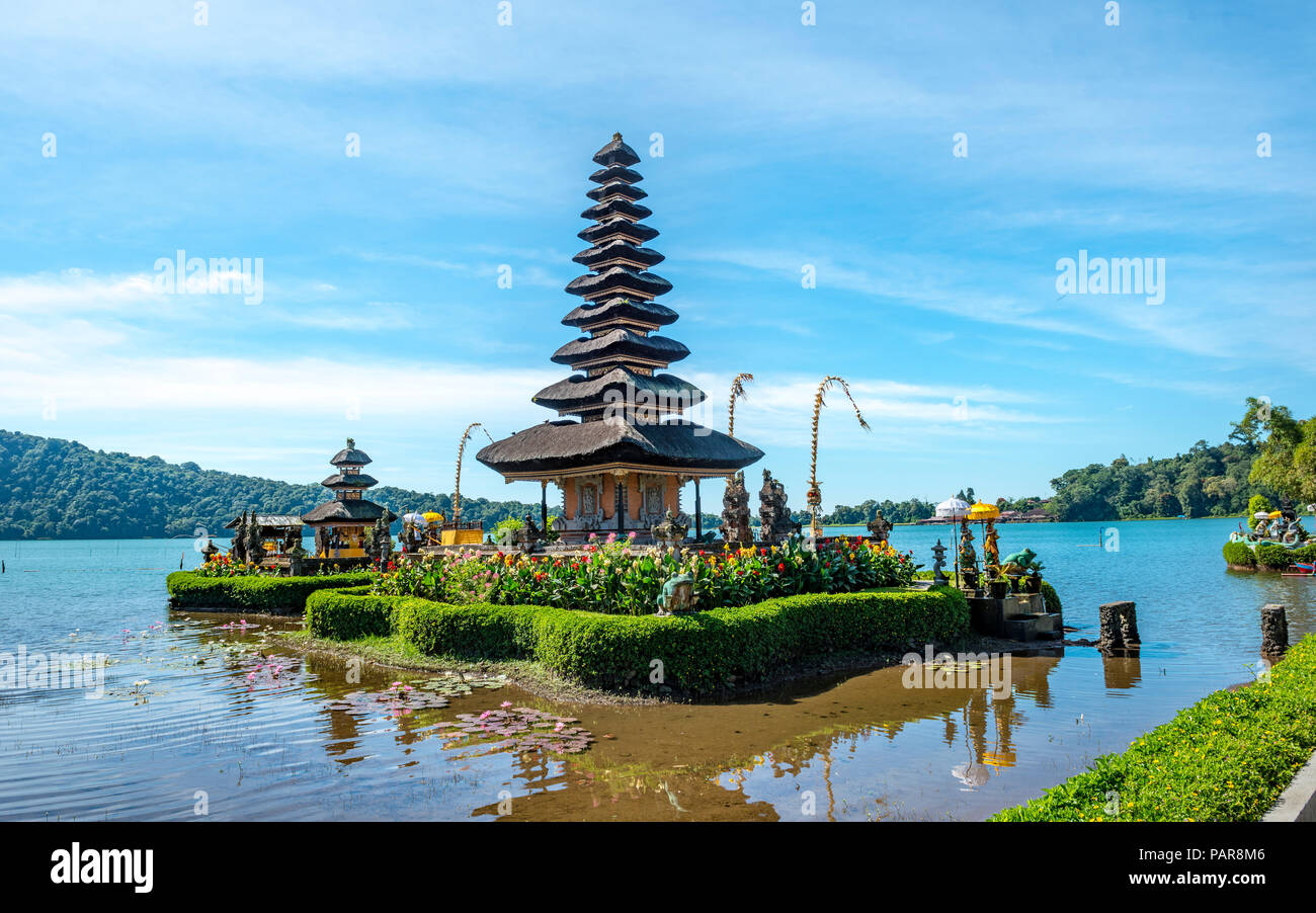 L'eau bouddhiste temple Pura Ulun Danu Bratan, le lac Bratan, Bali, Indonésie Banque D'Images