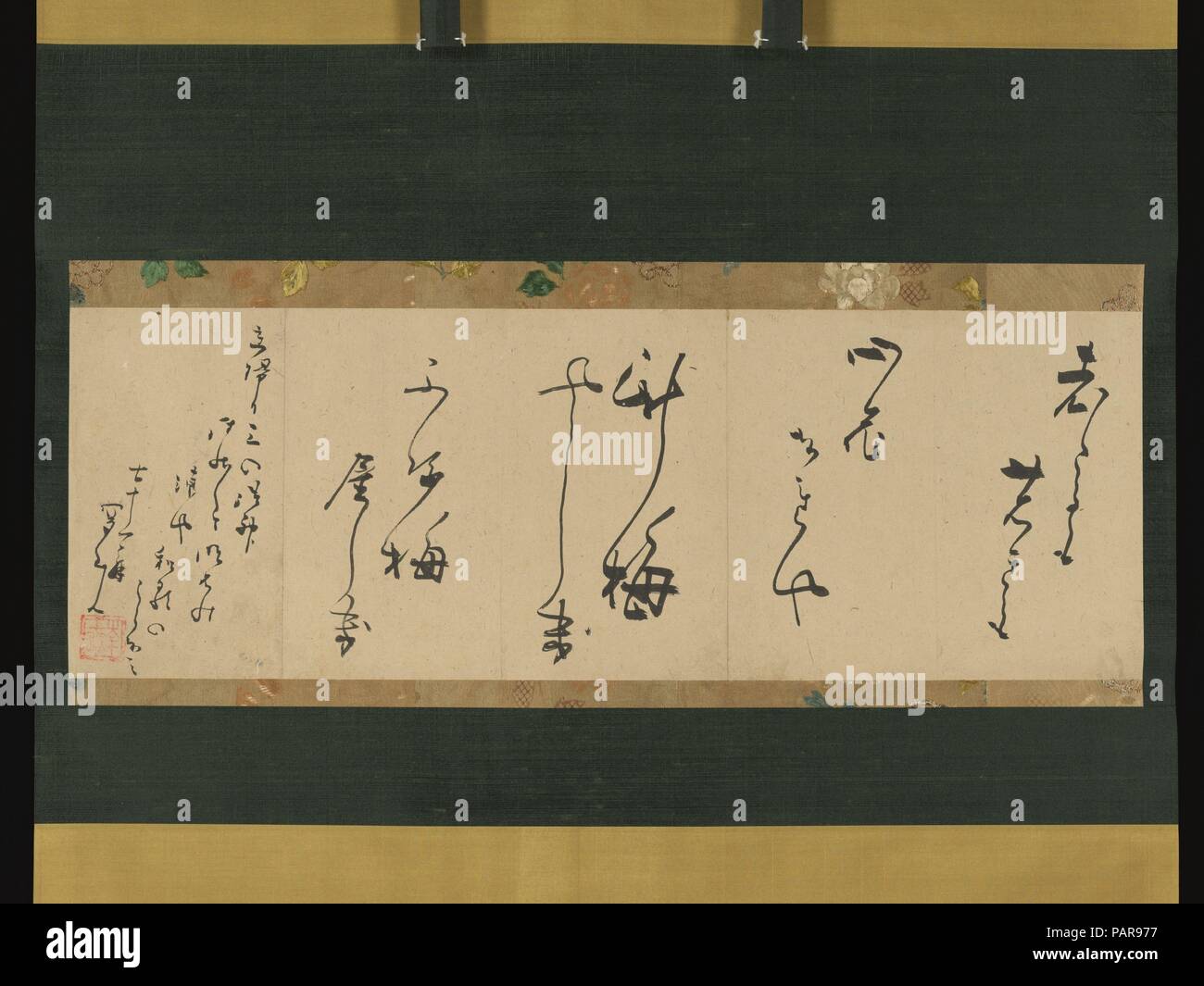 Deux Kyoka (Trente-et-un espiègle- syllabe verset). Artiste : Shokusanjin (Ota Nanpo) (japonais, 1749-1823). Culture : le Japon. Dimensions : Image : 9 1/16 × 26 1/4 in. (23 × 66,7 cm) dans l'ensemble avec support de montage : 44 7/8 × 27 7/8 in. (114 × 70,8 cm) dans l'ensemble avec les boutons : 44 7/8 × 29 7/8 in. (114 × 75,9 cm). Date : 1819. Deux poèmes japonais, un en caractères surdimensionnés, l'autre rendue plus compacte, est inscrit à dynamique s'épanouir par Shokusanjin (Ota Nanpo), l'une des grandes œuvres littéraires arbitres de la fin de période Edo-beauté de la culture. Le premier poème célèbre la nouvelle résidence 'prune' à Edo (aujourd'hui Tokyo), Banque D'Images