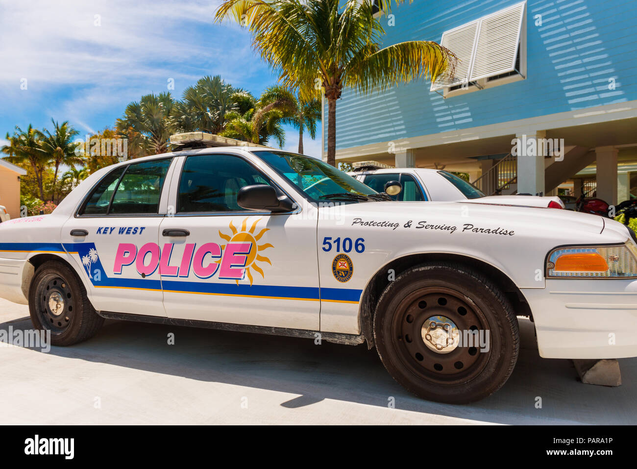 Key West en voiture de police Little Torch Key, Florida Keys, Floride, États-Unis, le slogan sur la voiture dit 'Protéger & Servir le paradis." Banque D'Images