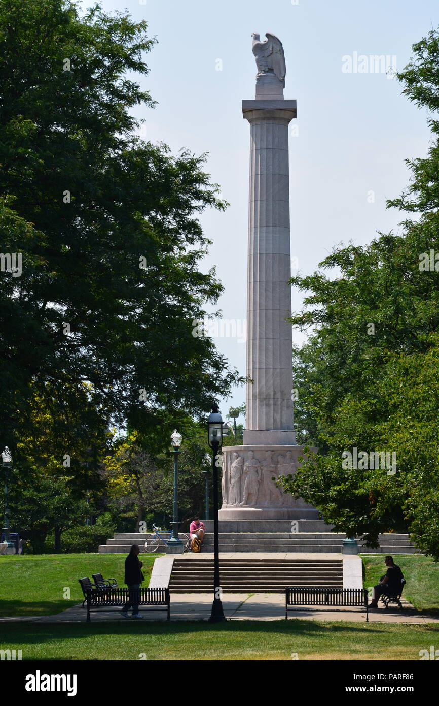 L'Illinois Centennial Monument dédié à la fin de la PREMIÈRE GUERRE MONDIALE en 1918 pour célébrer les 100 ans de l'état. L'état de l'Illinois acquise Dec 3, 1818. Banque D'Images