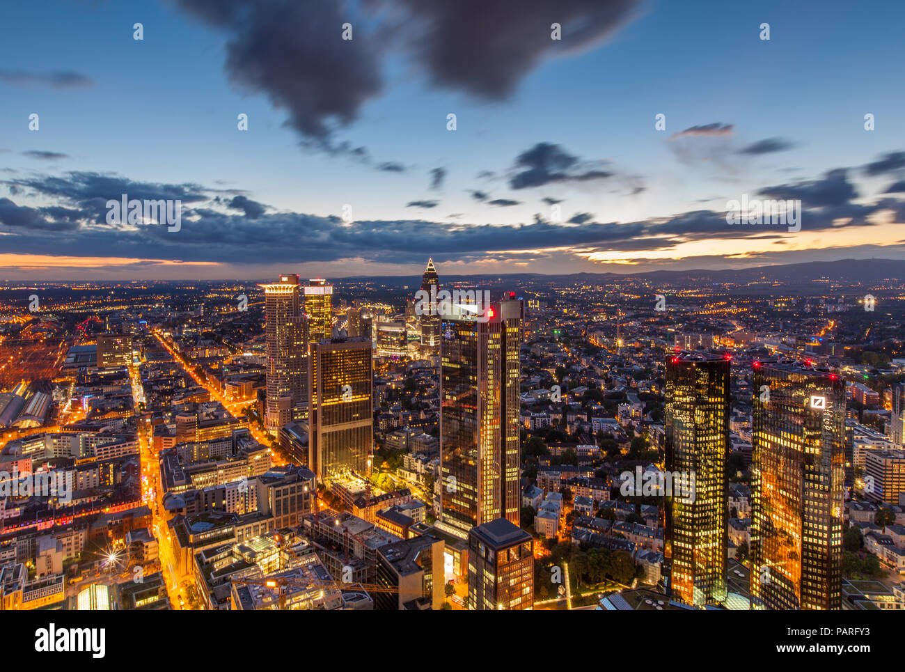 Maintower Aussicht zur Blauen Stunde Banque D'Images